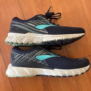 Brooks Adrenaline Size 9